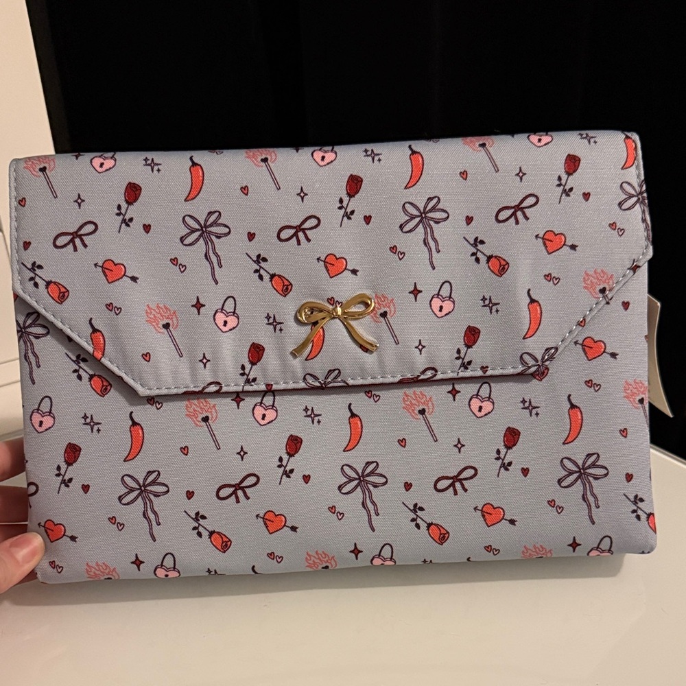 Barnes & Noble Valentine’s 2026 Romance Book Pouch